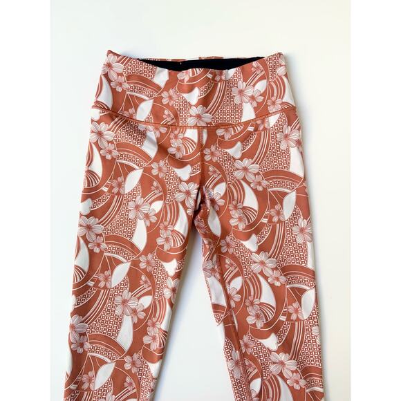 Knock Out Victoria's Secret VSX Sport Capri Orange White Tropical Leggings Small - Picture 3 of 9